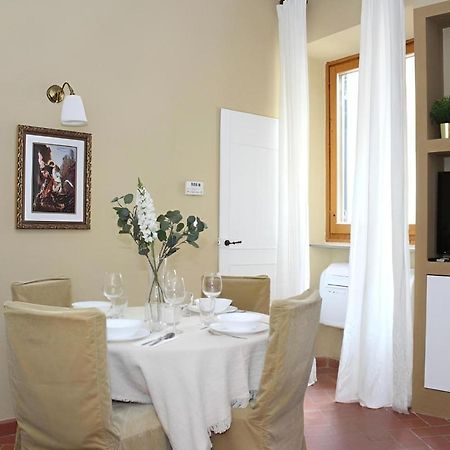 Giulia Appartamento, 250Mt Da Ponte Vecchio ฟลอเรนซ์ ภายนอก รูปภาพ